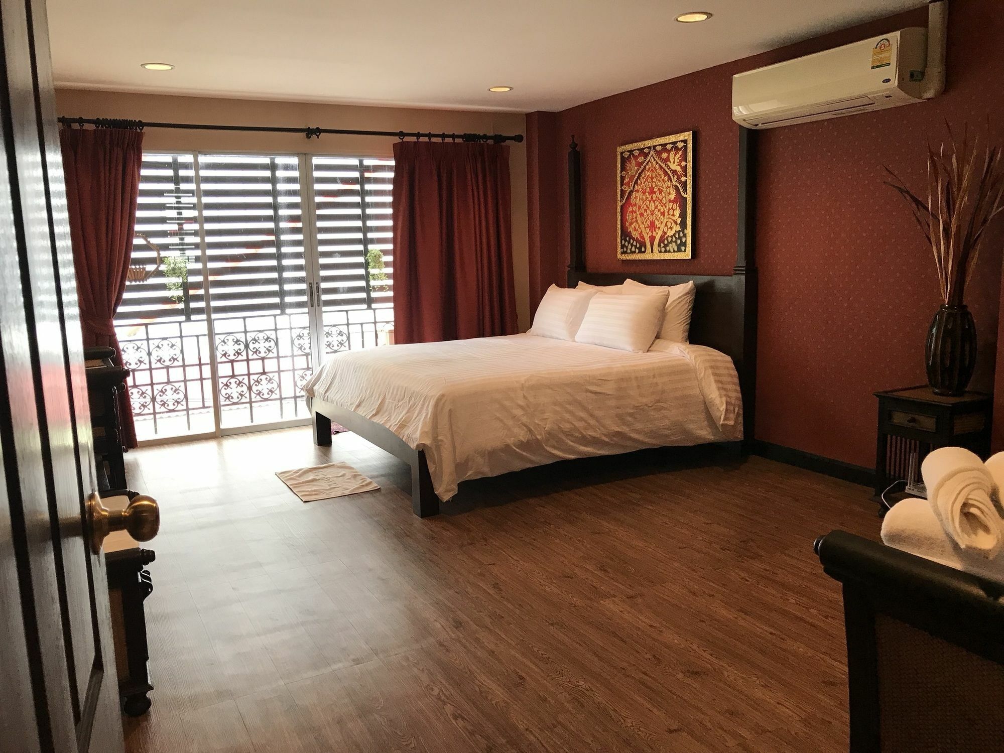 Rooftop Room Пак-Крет Экстерьер фото